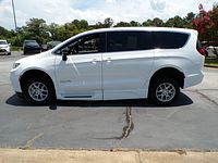 2025 Chrysler Pacifica Select - Photo 29