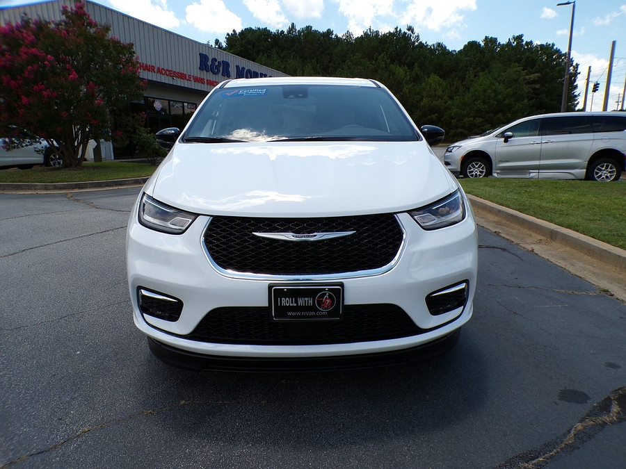 2025 Chrysler Pacifica Select - Photo 8