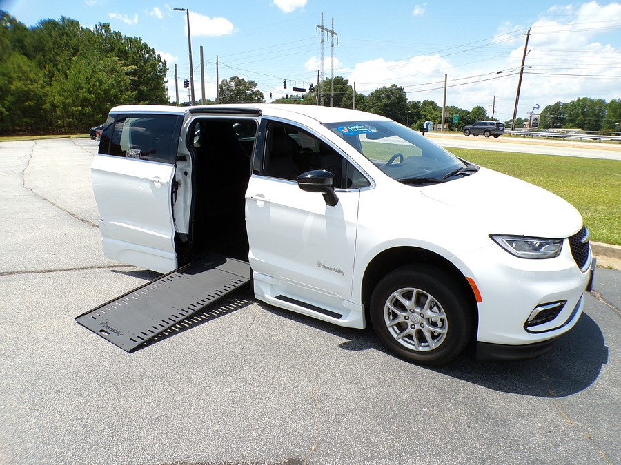 2025 Chrysler Pacifica Select - Photo 9