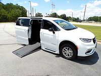 2025 Chrysler Pacifica Select - Photo 32