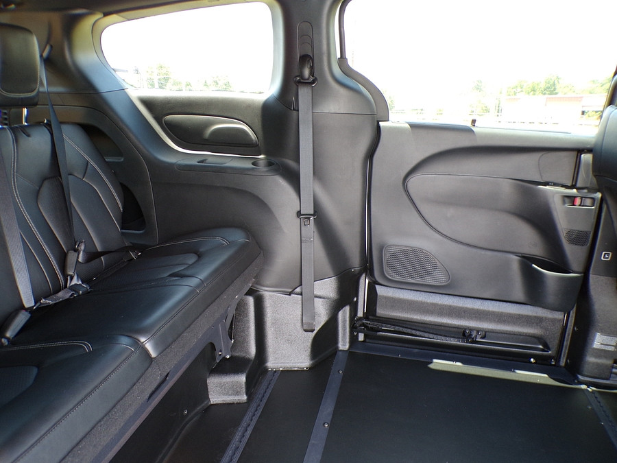 2025 Chrysler Pacifica Select - Photo 12