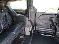 2025 Chrysler Pacifica Select - Photo 35