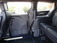 2025 Chrysler Pacifica Select - Photo 40