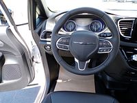 2025 Chrysler Pacifica Select - Photo 42
