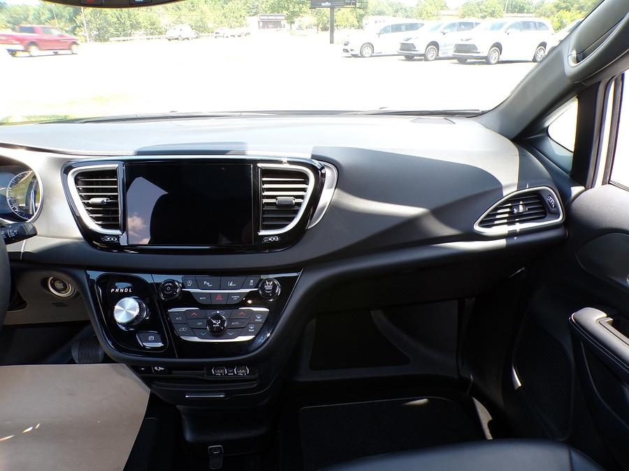 2025 Chrysler Pacifica Select - Photo 20