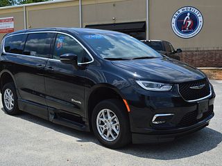 Thumbnail - 2025 Chrysler Pacifica Select