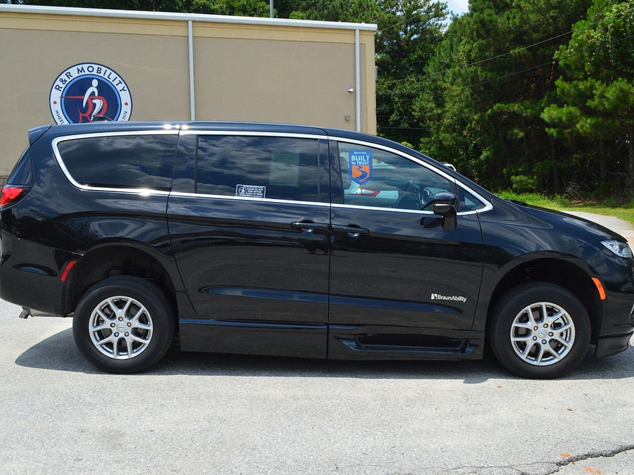 2025 Chrysler Pacifica Select - Photo 2