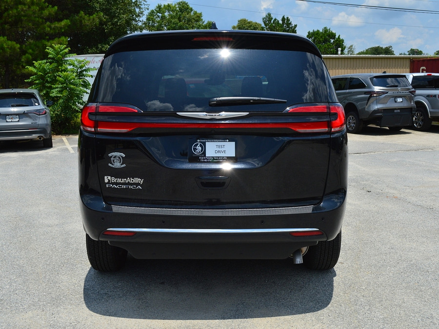 2025 Chrysler Pacifica Select - Photo 4