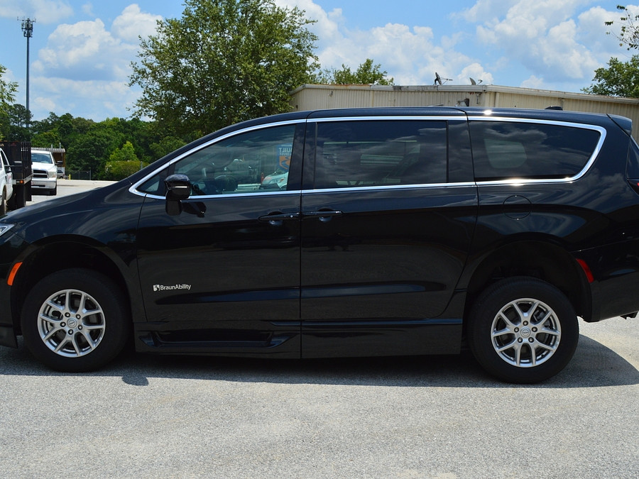 2025 Chrysler Pacifica Select - Photo 6