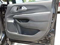 2025 Chrysler Pacifica Select - Photo 35