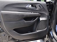 2025 Chrysler Pacifica Select - Photo 37