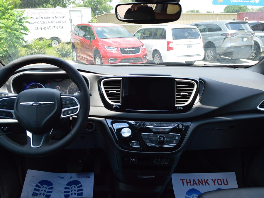 2025 Chrysler Pacifica Select - Photo 18
