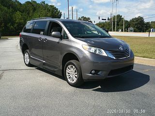 Thumbnail - 2015 Toyota Sienna