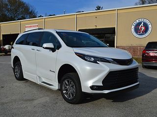 Thumbnail - 2026 Toyota Sienna XLE