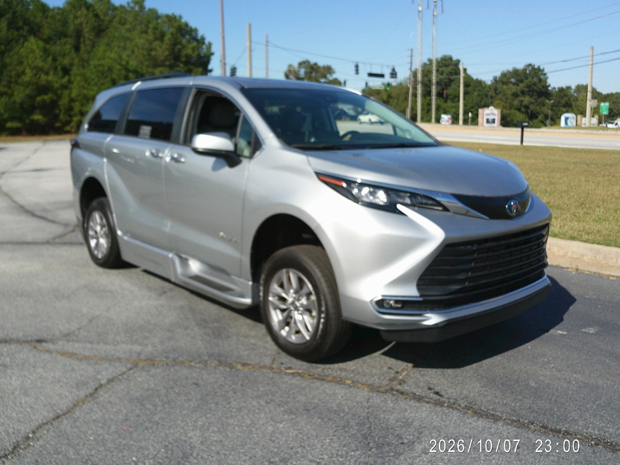 2024 Toyota Sienna XLE
