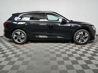 Thumbnail - 2023 Audi e-tron