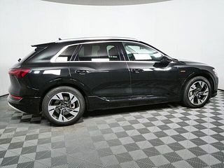 Thumbnail - 2023 Audi e-tron
