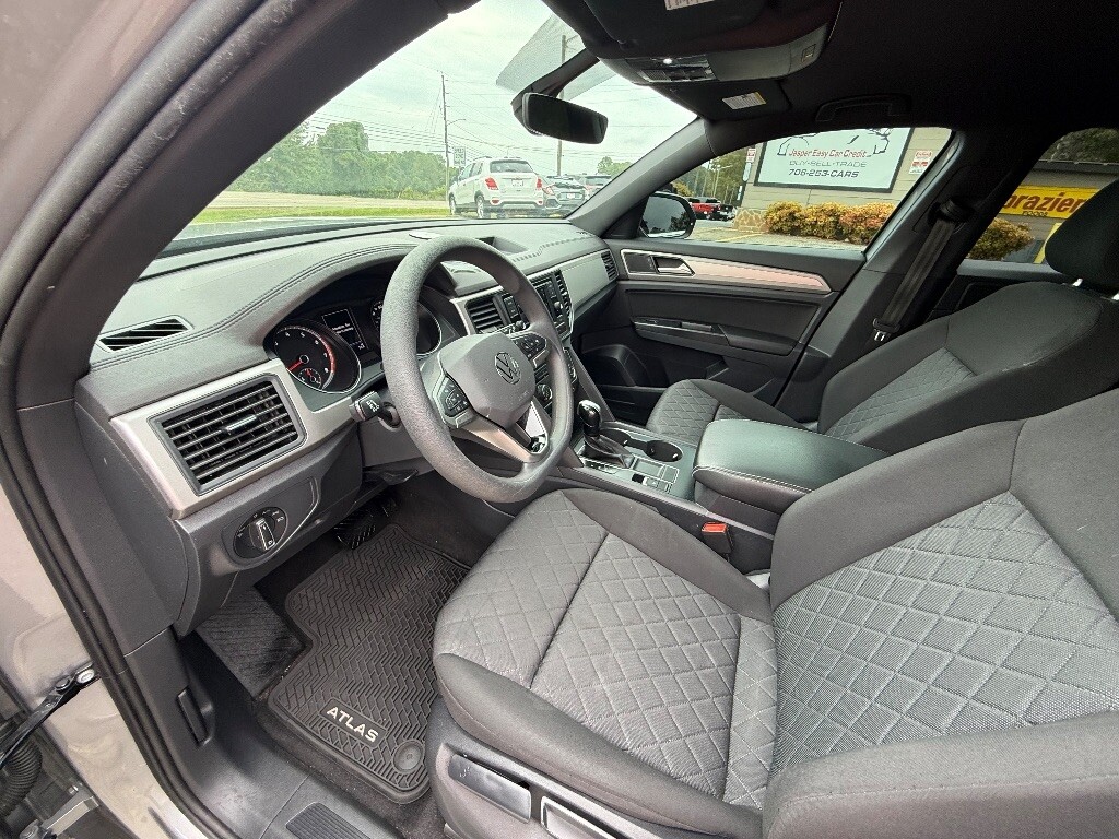 2020 Volkswagen Atlas Cross Sport Located at Jasper Easy Car Credit light-box-slides