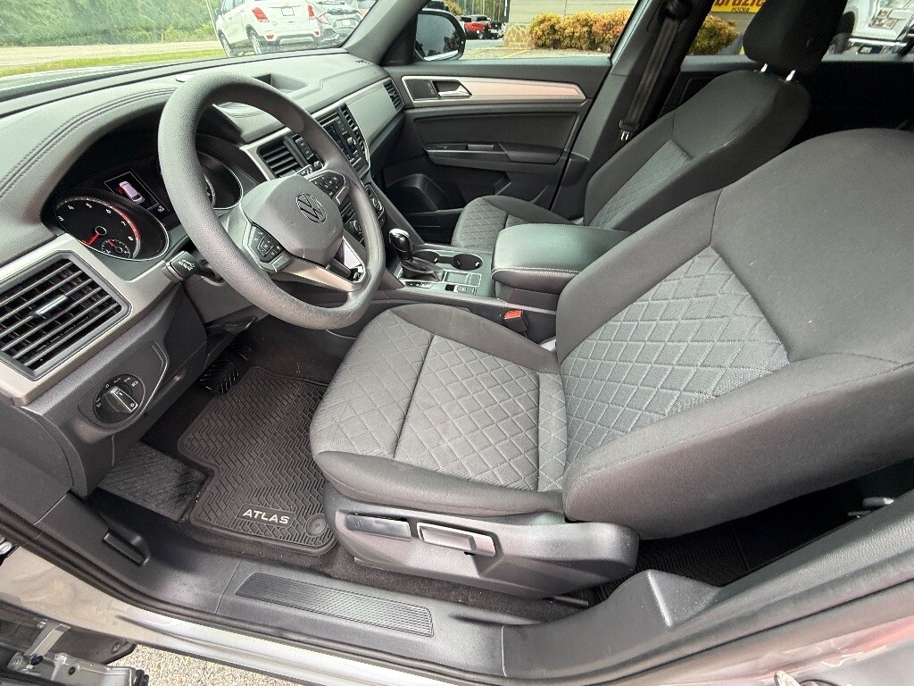 2020 Volkswagen Atlas Cross Sport Located at Jasper Easy Car Credit light-box-slides