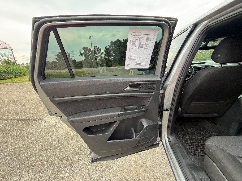 2020 Volkswagen Atlas Cross Sport Located at Jasper Easy Car Credit light-box-slides