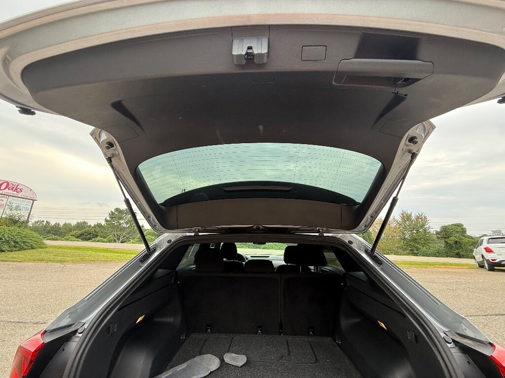 2020 Volkswagen Atlas Cross Sport Located at Jasper Easy Car Credit light-box-slides