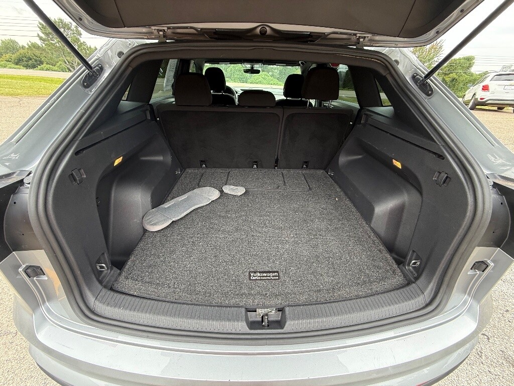 2020 Volkswagen Atlas Cross Sport Located at Jasper Easy Car Credit light-box-slides