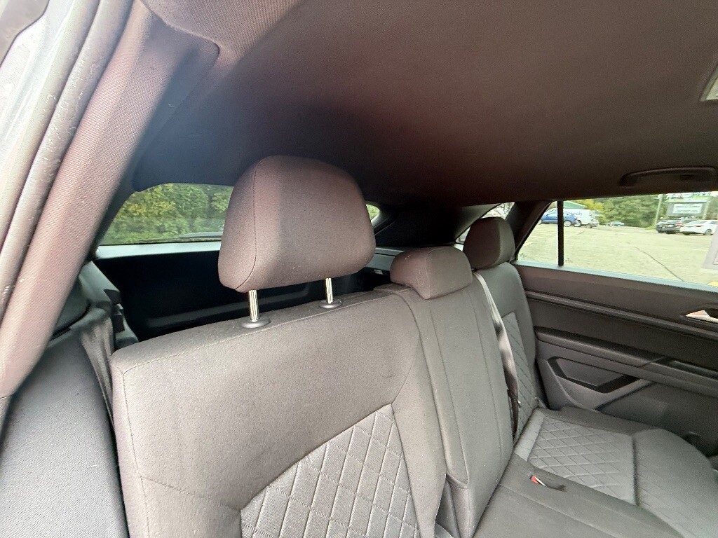 2020 Volkswagen Atlas Cross Sport Located at Jasper Easy Car Credit light-box-slides