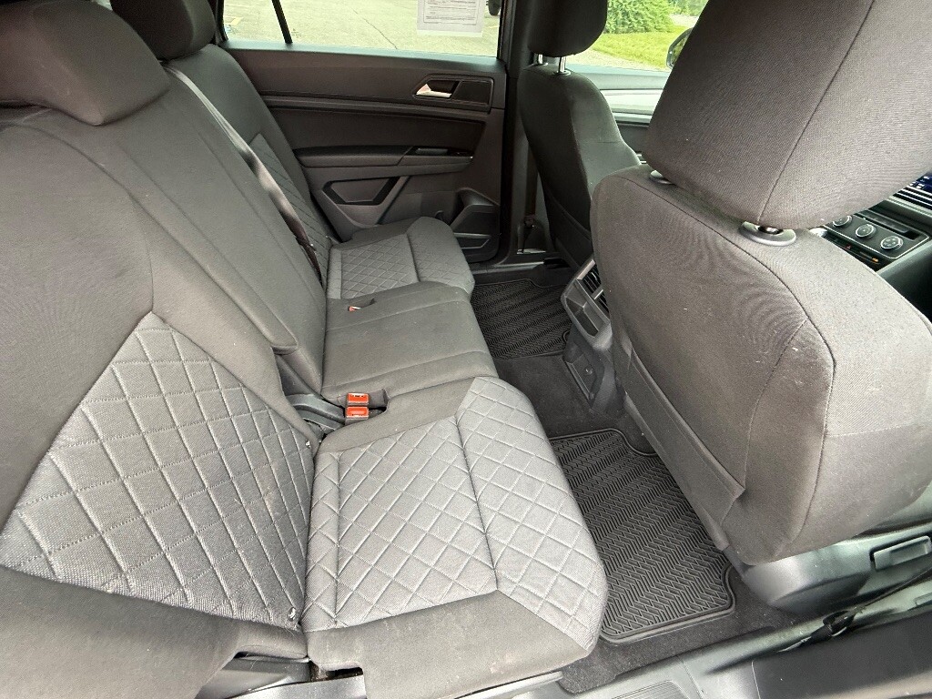 2020 Volkswagen Atlas Cross Sport Located at Jasper Easy Car Credit light-box-slides