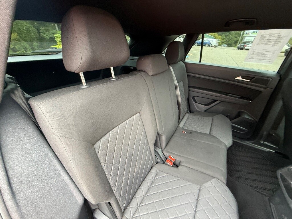 2020 Volkswagen Atlas Cross Sport Located at Jasper Easy Car Credit light-box-slides