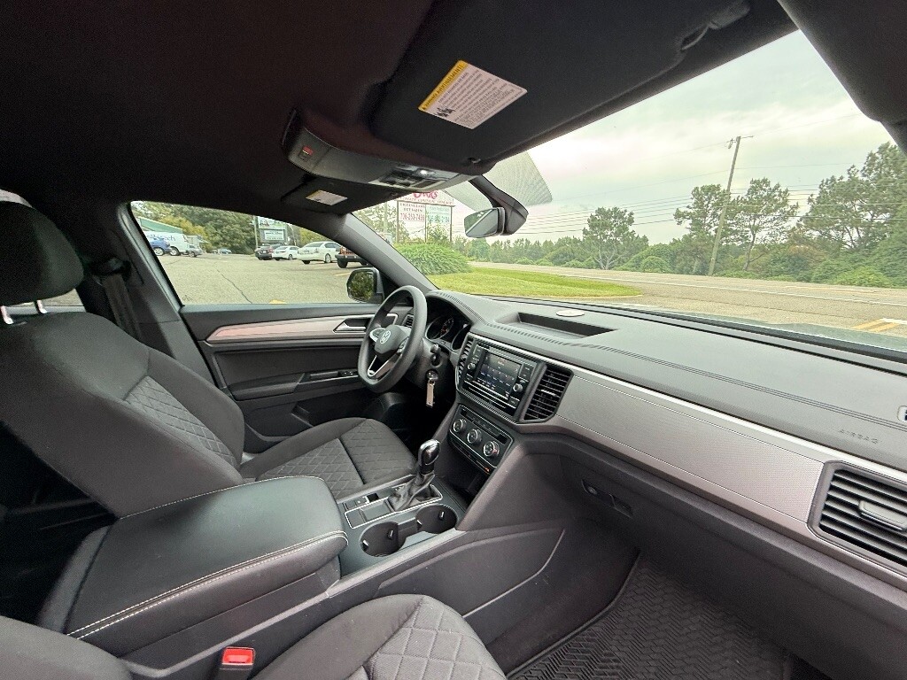 2020 Volkswagen Atlas Cross Sport Located at Jasper Easy Car Credit light-box-slides