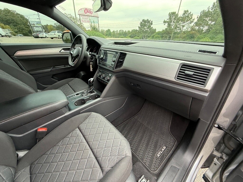 2020 Volkswagen Atlas Cross Sport Located at Jasper Easy Car Credit light-box-slides