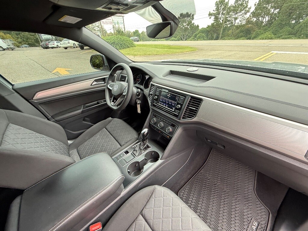 2020 Volkswagen Atlas Cross Sport Located at Jasper Easy Car Credit light-box-slides