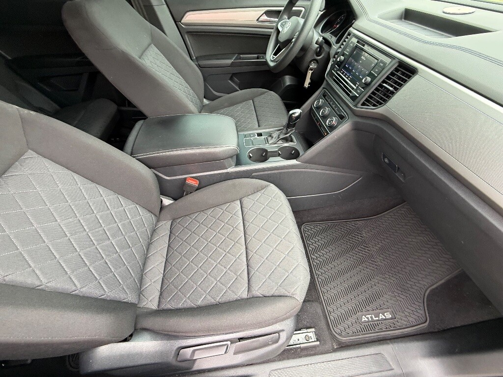 2020 Volkswagen Atlas Cross Sport Located at Jasper Easy Car Credit light-box-slides