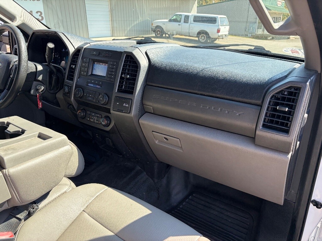 2021 Ford F250SD Located at Jasper Easy Car Credit light-box-slides