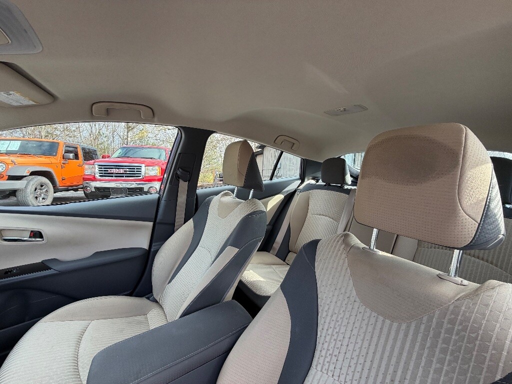 2016 Toyota Prius Located at Jasper Easy Car Credit light-box-slides