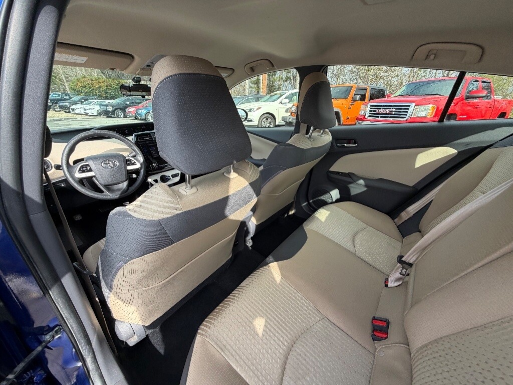 2016 Toyota Prius Located at Jasper Easy Car Credit light-box-slides