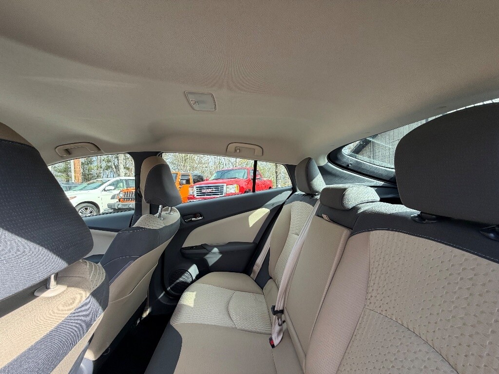 2016 Toyota Prius Located at Jasper Easy Car Credit light-box-slides