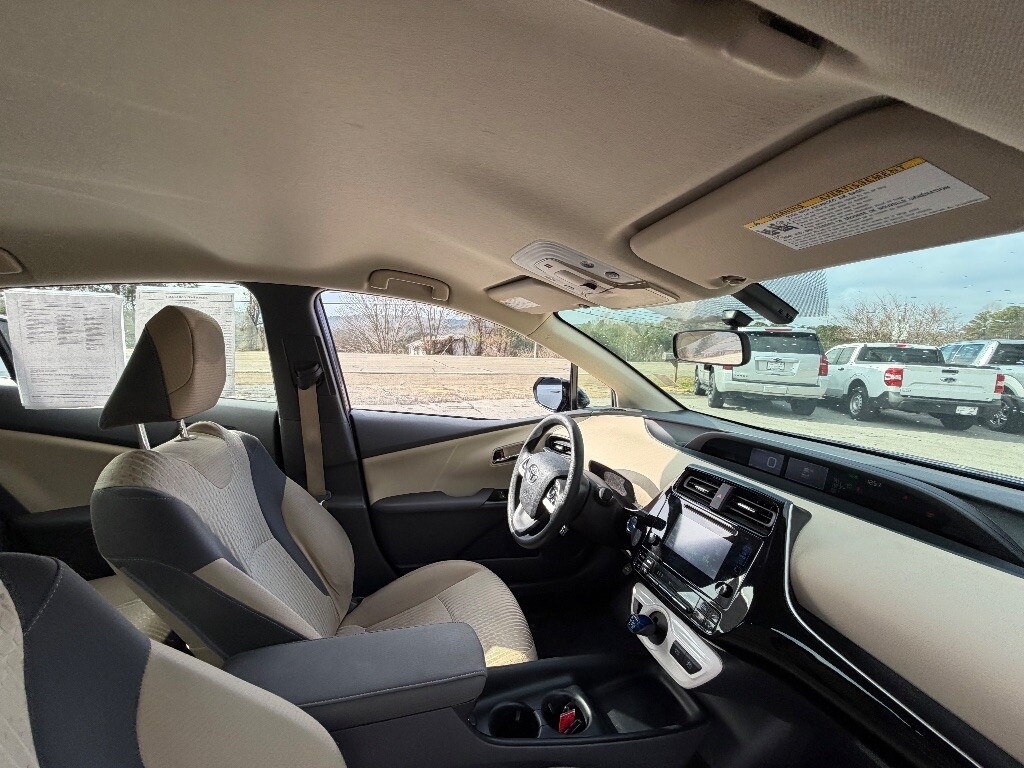 2016 Toyota Prius Located at Jasper Easy Car Credit light-box-slides