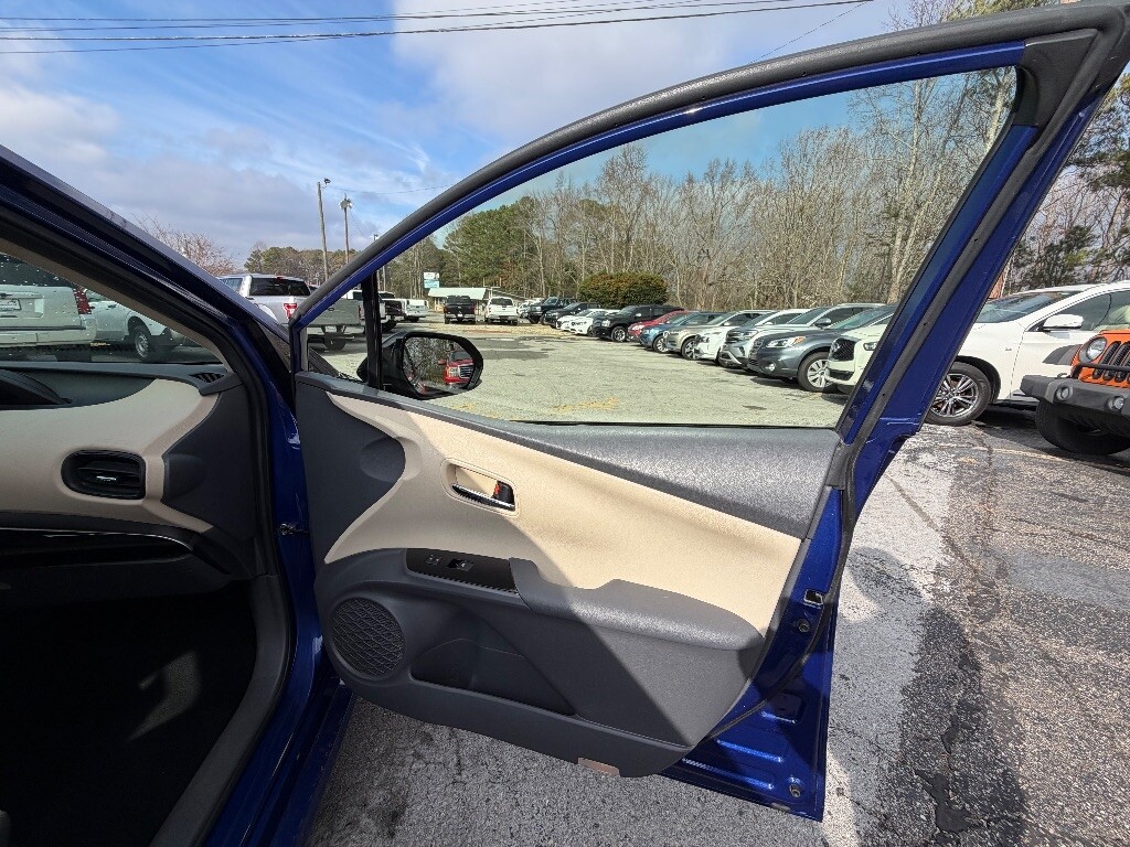 2016 Toyota Prius Located at Jasper Easy Car Credit light-box-slides