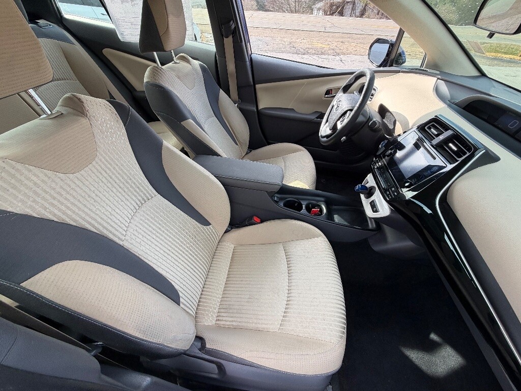 2016 Toyota Prius Located at Jasper Easy Car Credit light-box-slides