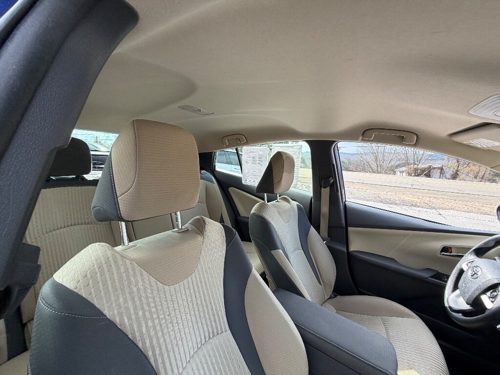 2016 Toyota Prius Located at Jasper Easy Car Credit light-box-slides