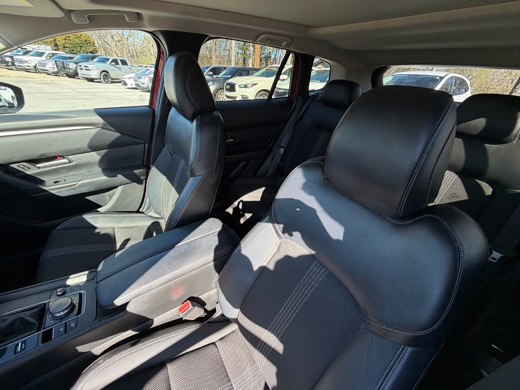 2023 Mazda CX-50 Located at Jasper Easy Car Credit light-box-slides