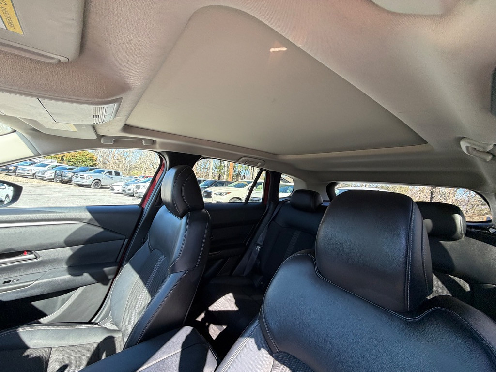 2023 Mazda CX-50 Located at Jasper Easy Car Credit light-box-slides