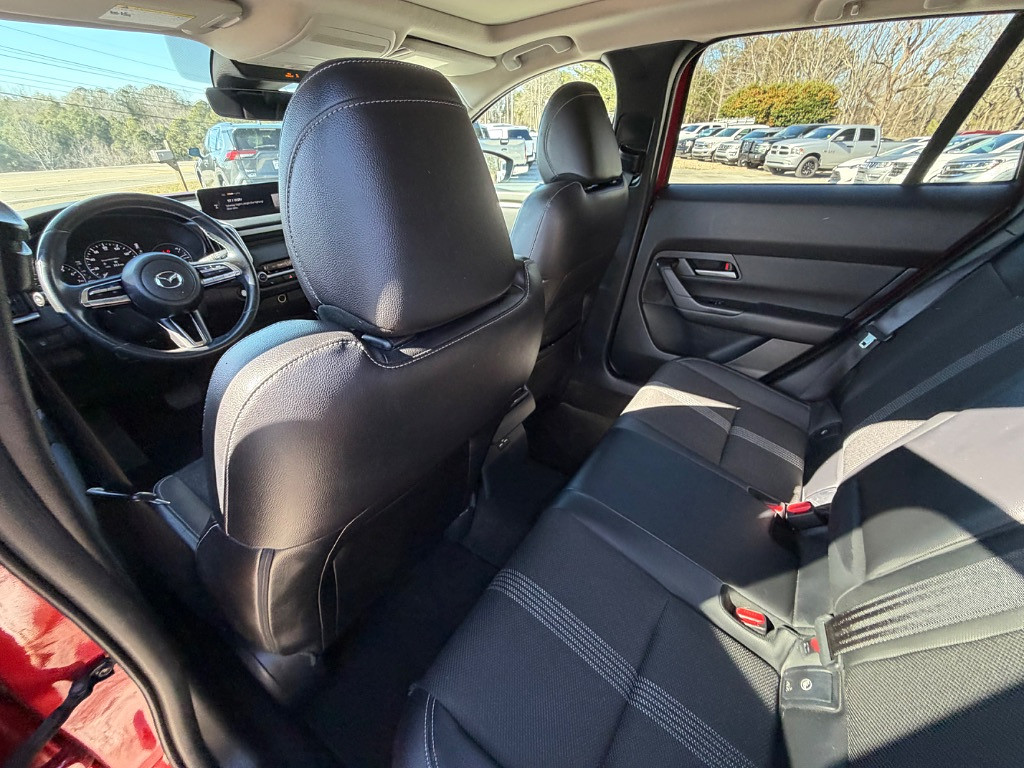 2023 Mazda CX-50 Located at Jasper Easy Car Credit light-box-slides