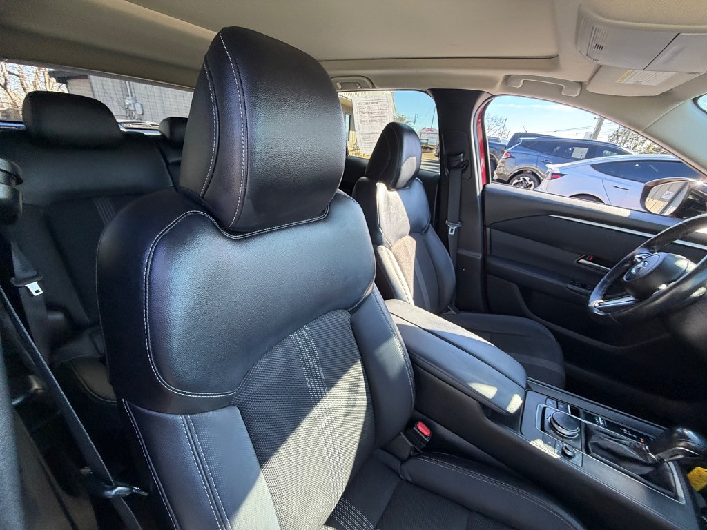 2023 Mazda CX-50 Located at Jasper Easy Car Credit light-box-slides