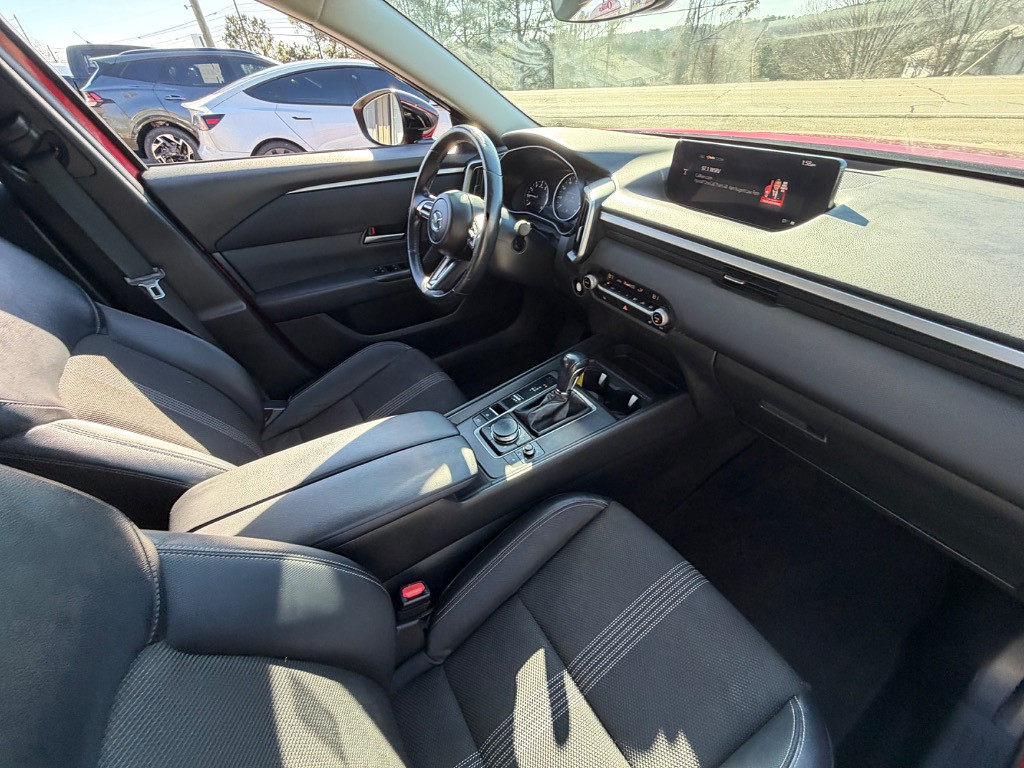 2023 Mazda CX-50 Located at Jasper Easy Car Credit light-box-slides