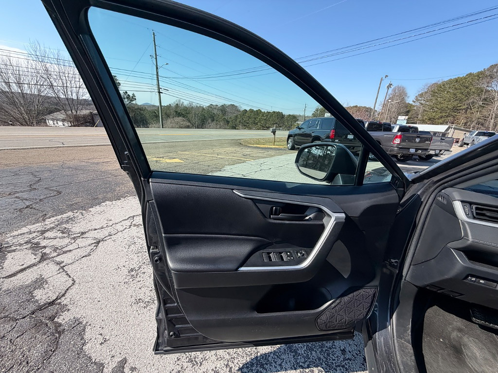 2020 Toyota RAV4 Located at Jasper Easy Car Credit light-box-slides