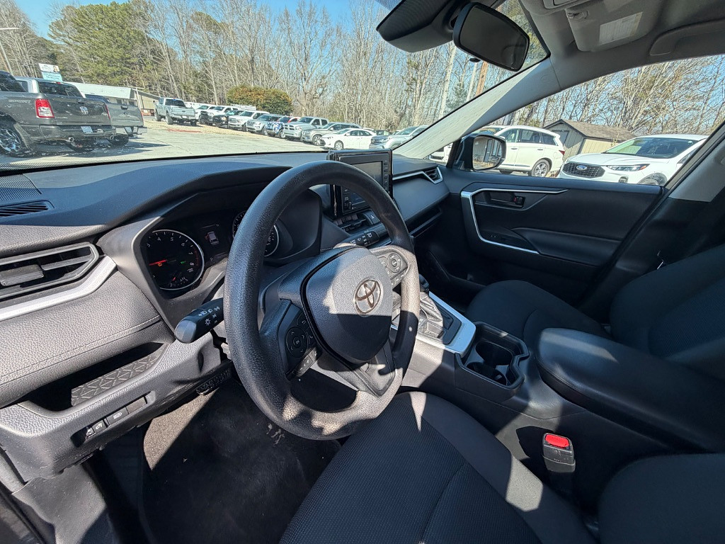 2020 Toyota RAV4 Located at Jasper Easy Car Credit light-box-slides