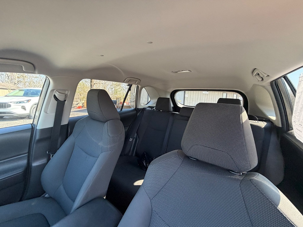 2020 Toyota RAV4 Located at Jasper Easy Car Credit light-box-slides