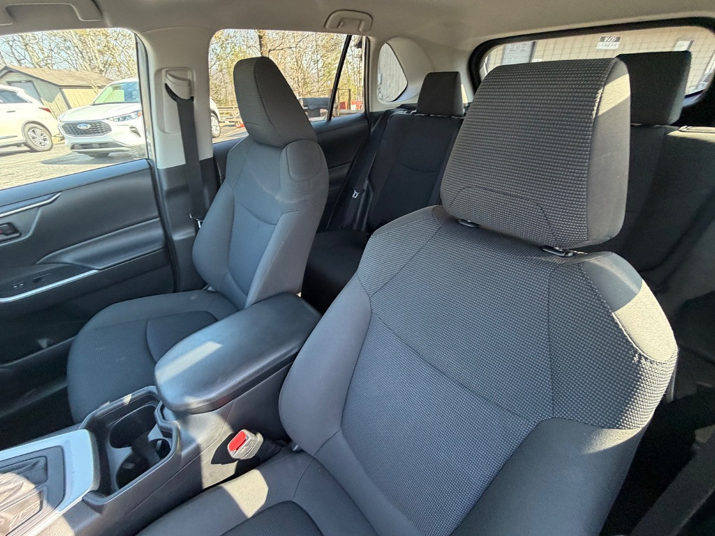 2020 Toyota RAV4 Located at Jasper Easy Car Credit light-box-slides